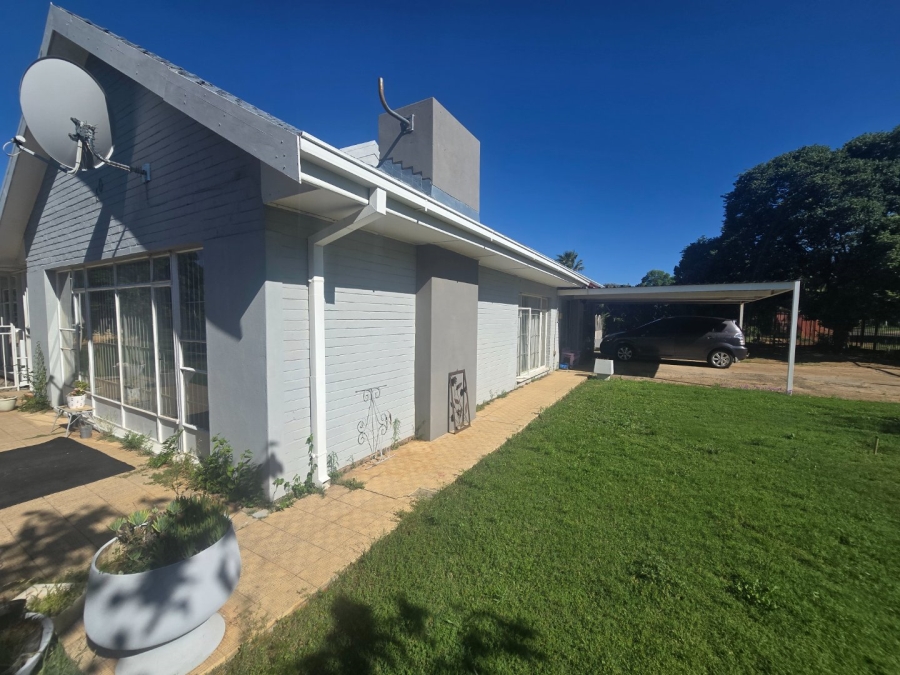 5 Bedroom Property for Sale in Fichardt Park Free State